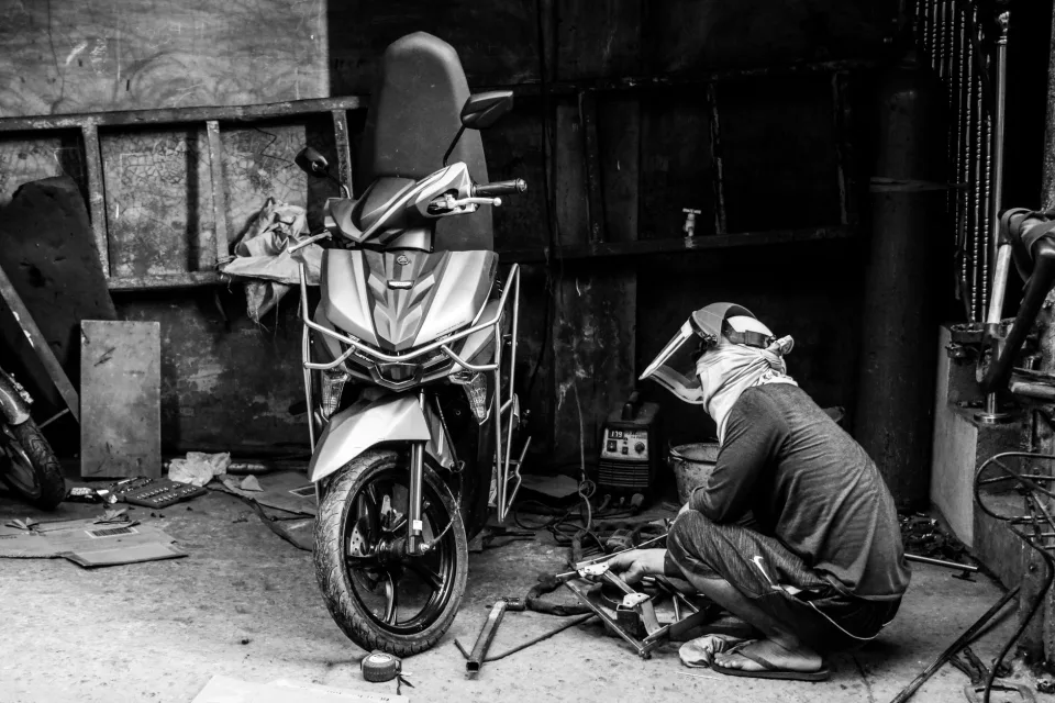 Mặt tiền tiệm sửa xe